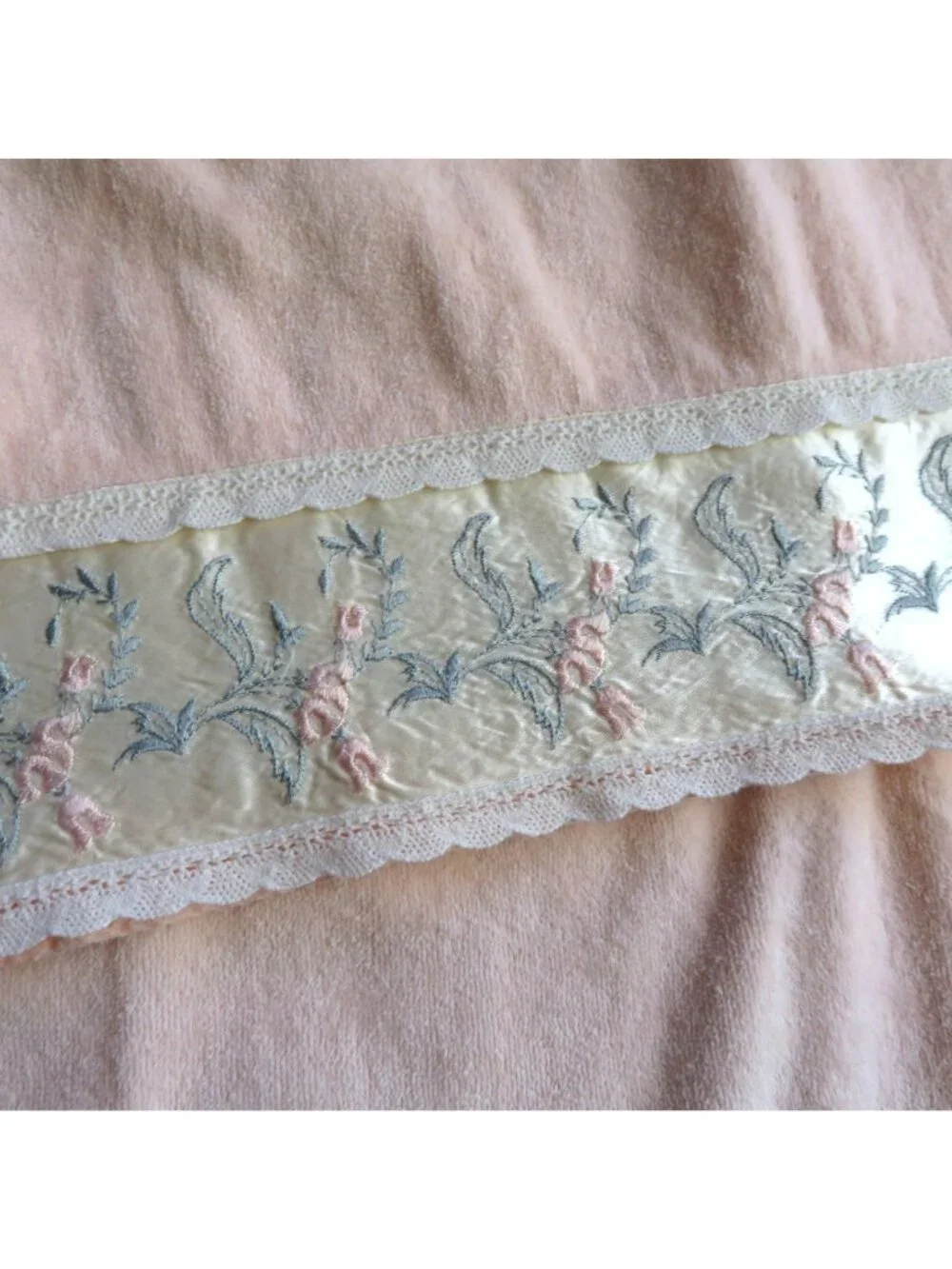 Vintage Trousseau Peach Bath Towels Embroidered Satin Trim Lace Edge USA Made